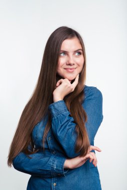 Mutlu düşünceli kadın uzak arıyor