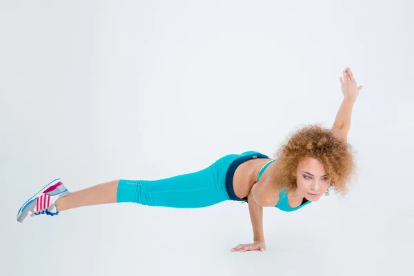 Frau macht Fitnesstraining — Stockfoto