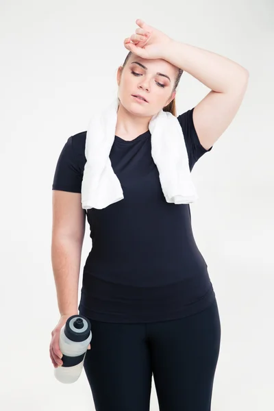 Porträtt av en trött fet kvinna i sportkläder — Stockfoto