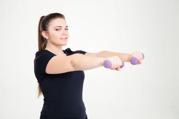 Sorridente allenamento donna grassa con manubri — Foto Stock