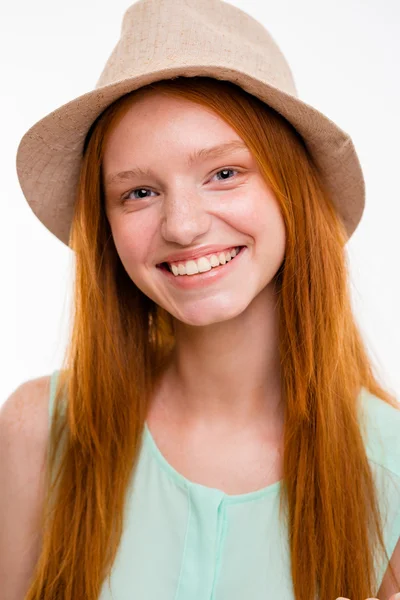 Closeup portrait of smiling lovely girl in boonie hat — 图库照片
