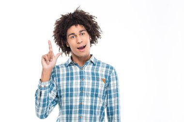 Afrika adam işaret parmağı yukarıya