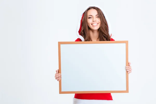 Lachende vrouw in santa claus doek bedrijf leeg bord — Stockfoto