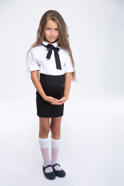 Porträtt av en vacker liten skolflicka — Stockfoto