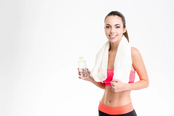 Cheerful fitness woman with white towel on her neck — Stock fotografie
