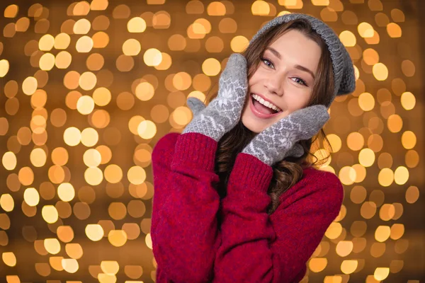 Lovely pretty cheerful female in grey hat and mittens posing — Φωτογραφία Αρχείου