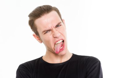 Dilini gösteren genç bir adam portresi