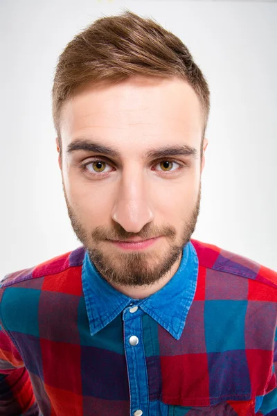 Casual homem olhando para a câmera — Fotografia de Stock