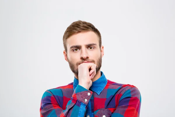 Pensive casual man looking at camera — Stockfoto