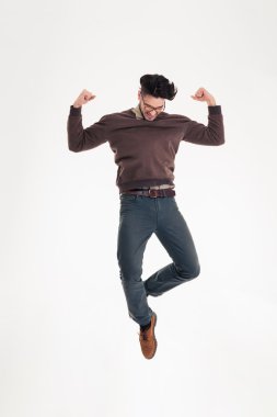 mutlu bir adam başarısını kutluyor