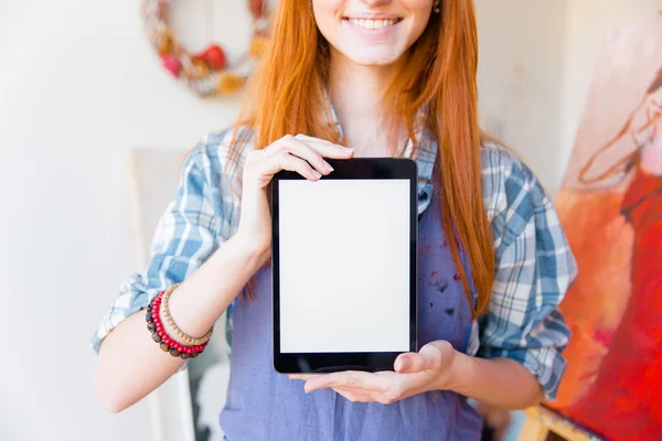 Closeup of smiling pretty woman artist showing blank screen tablet — Stok fotoğraf