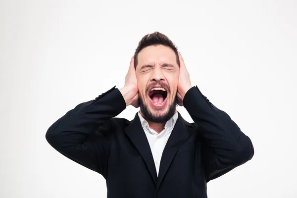 Homem de negócios irritado cobrindo seus ouvidos e gritando — Fotografia de Stock