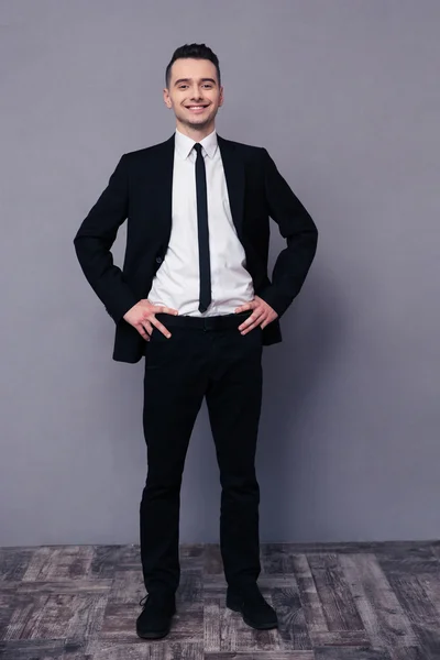 Full length portrait of a smiling businessman — Stock Photo, Image