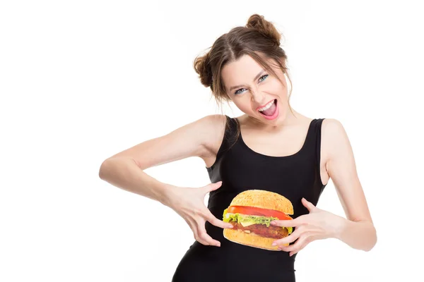 Žena v top s hamburger si legraci a tisknout dotýká břicho — Stock fotografie