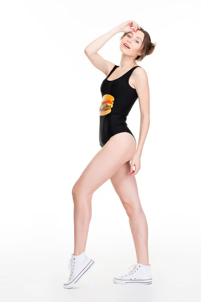 Attraktive sinnliche Frau in schwarzem Badeanzug mit Hamburger-Print — Stockfoto