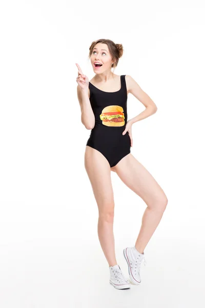 Überraschte glückliche Frau im Badeanzug mit Hamburger-Aufdruck — Stockfoto