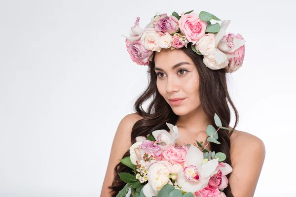 Beautiful woman holding flowers — Stock Photo, Image