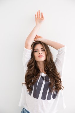 Şehvetli genç kadın ile ayakta el kaldırdı 