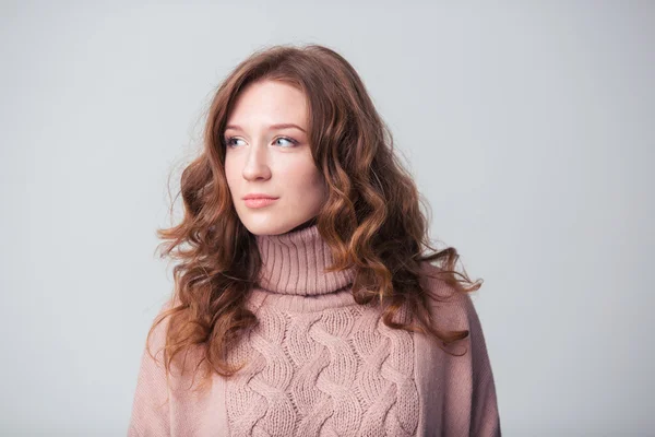 Thoughtful young woman looking away — Stock Photo, Image