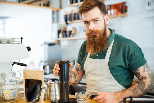 Handsome young man preparing coffee — Stock Photo, Image