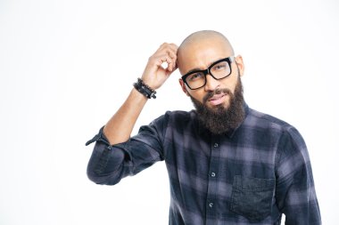Dalgın afro Amerikalı adam