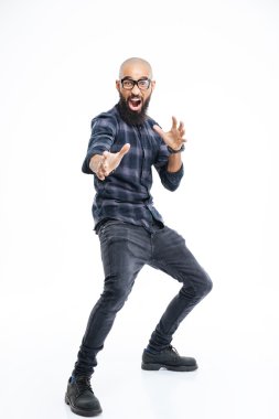 Komik oğlanlarından genç Afro-Amerikan erkek karate tekme gösterilen 