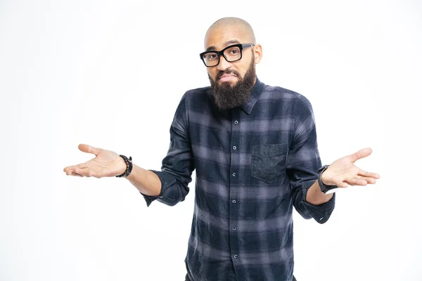 Jeune homme afro-américain haussant les épaules — Photo