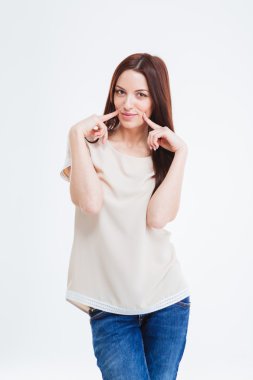 Ayakta ve yanaklarını dokunmak hoş güzel youn kadın 