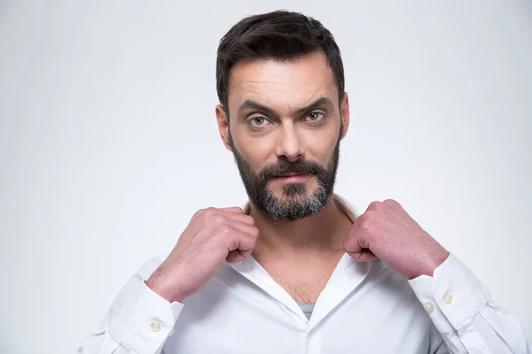 Confident businessman looking at camera — Stock Photo, Image