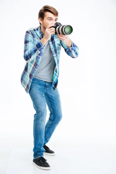 Manlig fotograf gör skott på fotokamera — Stockfoto