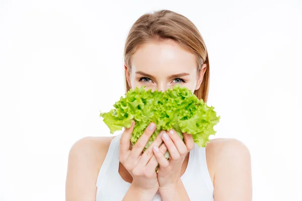 Aranyos nő gazdaság zöld saláta — Stock Fotó