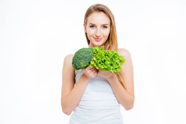 Frau mit Blumenkohl und grünem Salat — Stockfoto