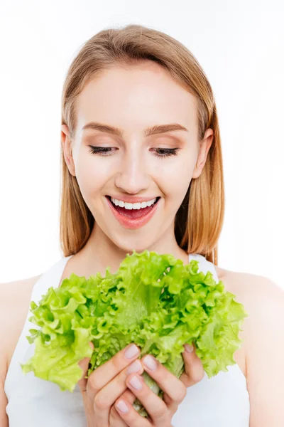 Mulher alegre segurando salada — Fotografia de Stock