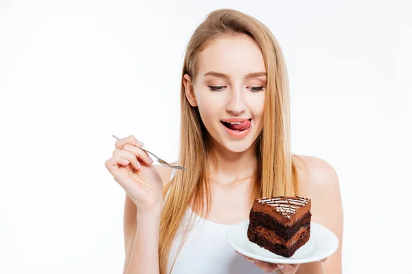 Mulher brincalhão atraente comendo pedaço de bolo de chocolate — Fotografia de Stock