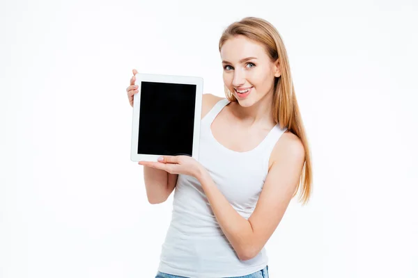 Usmívající se žena zobrazení obrazovky počítače prázdné tabletu — Stock fotografie