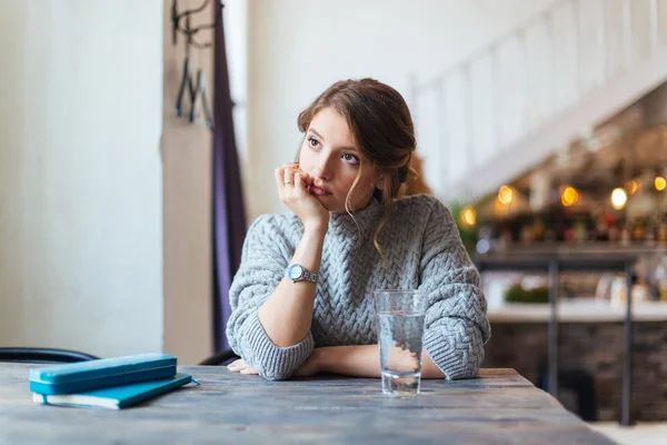 Woman waiting for somebody — Stock Photo, Image