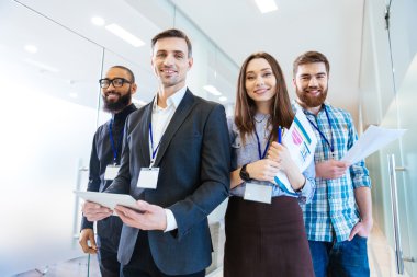 Grup iş adamları ile takım lideri