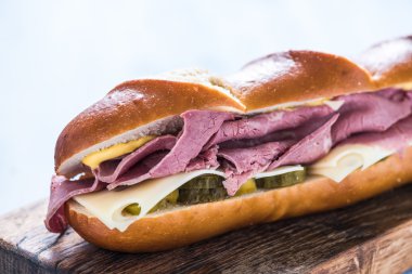 Kavrulmuş Dana ile sağlıklı sandviç