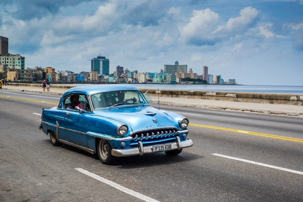 Classic american car drive on street in Havana,Cuba — Stockfoto