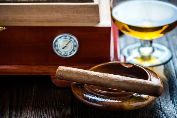 Cigar with glass of cognac and humidor — Stock Photo, Image