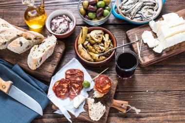 Otantik İspanyolca tapas arkadaşlarınızla paylaşmak çubuk