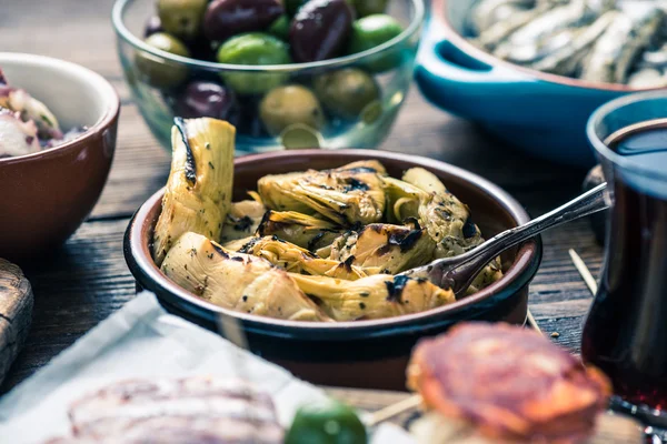 Sharing authentic spanish tapas with friends in bar — Stock Photo, Image