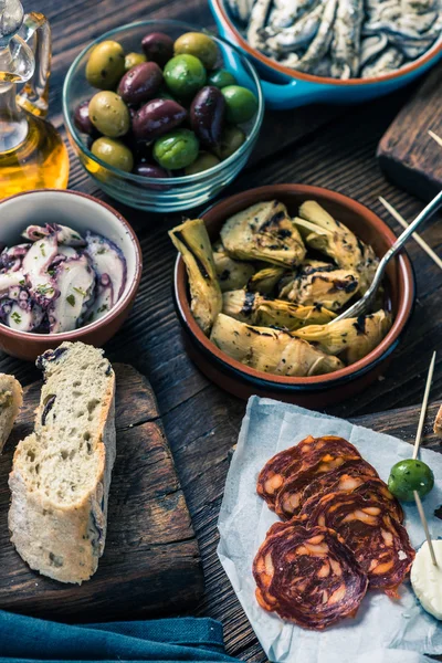 Sharing authentic spanish tapas with friends in bar — Stock Photo, Image