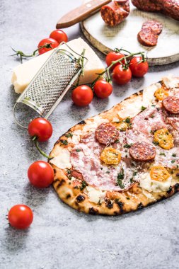 Pizza pişmiş geleneksel taş ovew