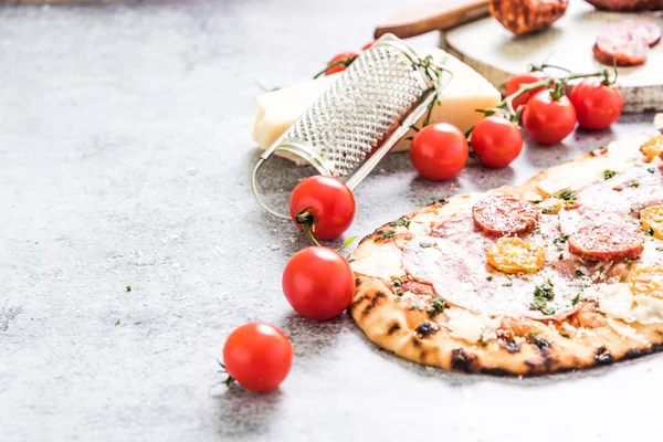 Italienische traditionelle Pizza Hintergrund — Stockfoto