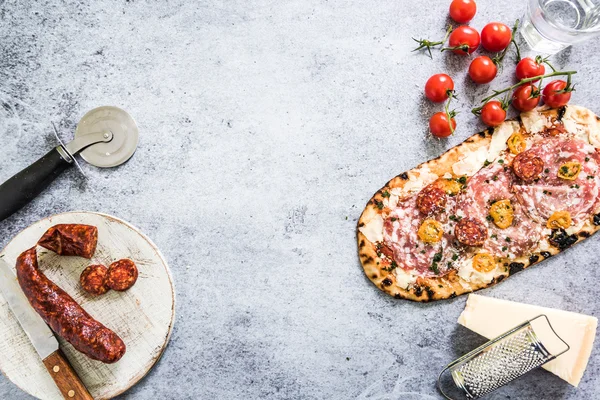 Italienische traditionelle Pizza Hintergrund — Stockfoto