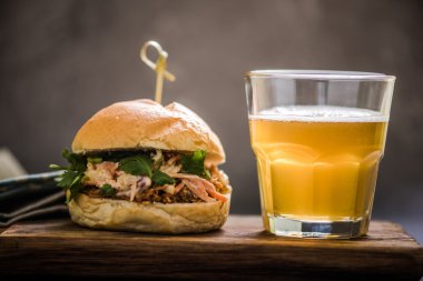 Yerel gastro pub gıda, domuz topuz çekti