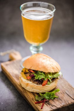 geleneksel gastro pub gıda, Barbekü sığır eti topuz