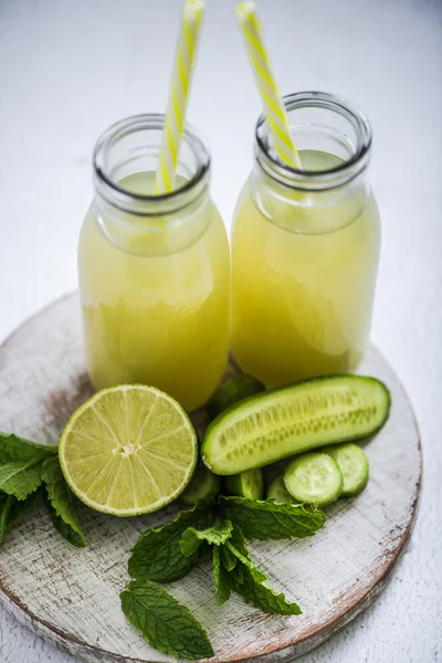 Gurka och lime drink — Stockfoto