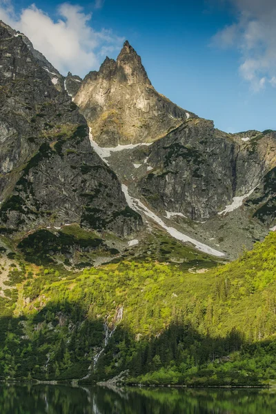 Pico alto de Mnich en las montañas Tatra, Polonia — Foto de Stock